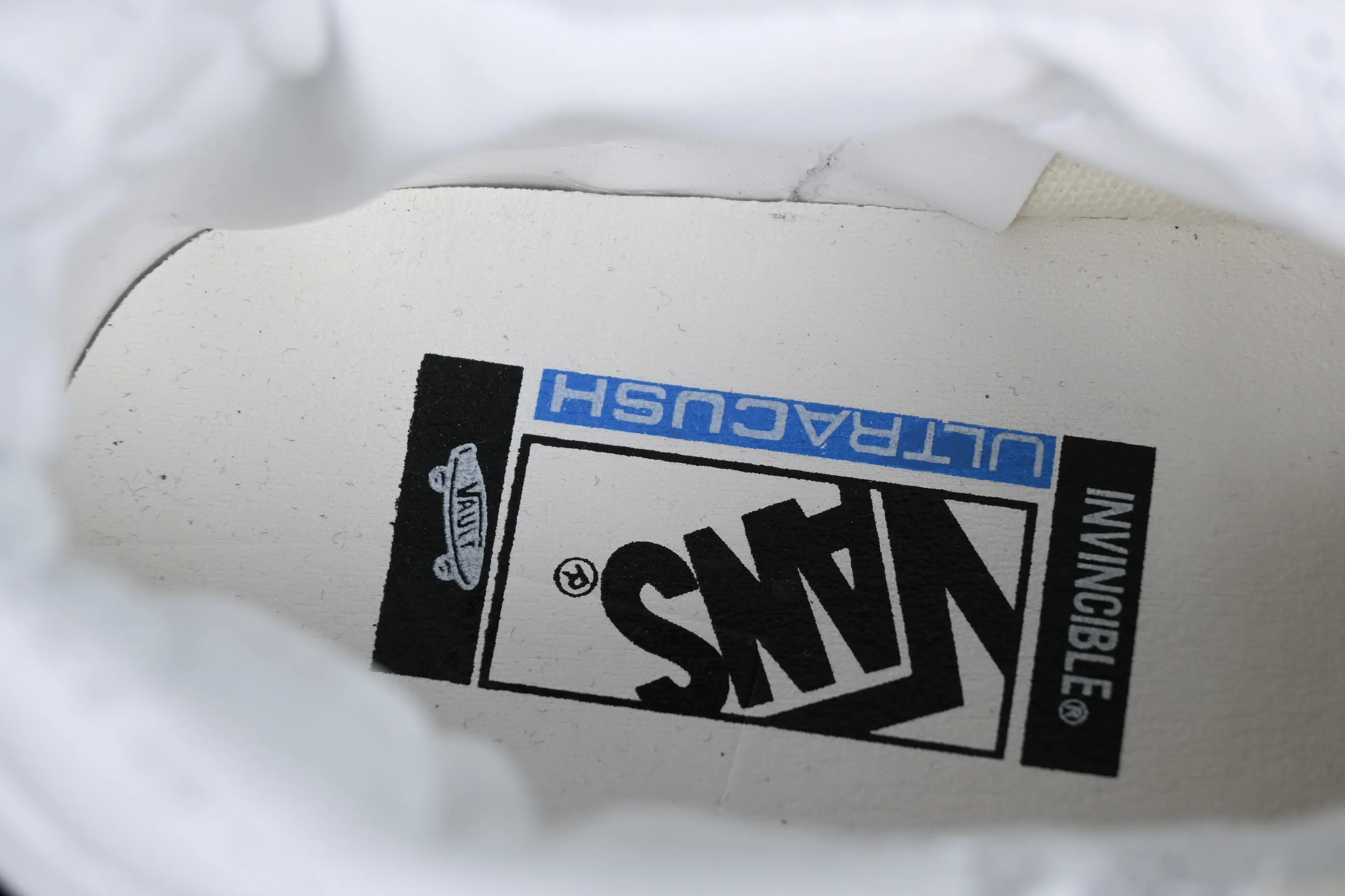 All categories Vans Vans series Vans Hi Vans high-top Vault by Vans x Invincible joint series high-top casual sneakers VN000CDDBP6